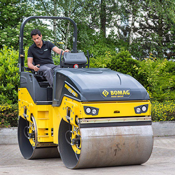 13R-005 1/50 BOMAG BW 174AP-5 AM ロードローラー BOMAG BW 174 AP-5 AM: Pivot-steered tandem roller. | BOMAG