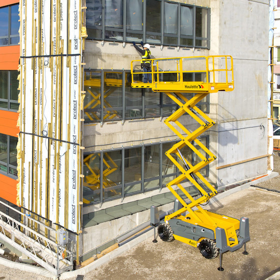 12m Diesel All-Terrain Scissor Lift Image 3