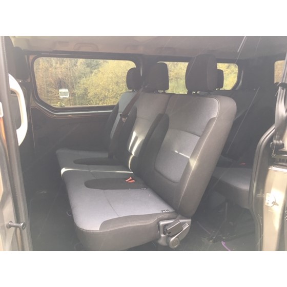 2016 Vauxhall Vivaro 9 seat Minibus Image 5