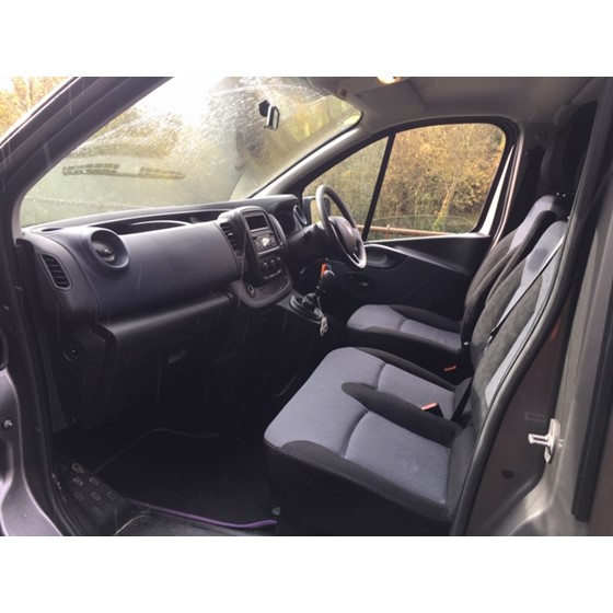 2016 Vauxhall Vivaro 9 seat Minibus Image 3