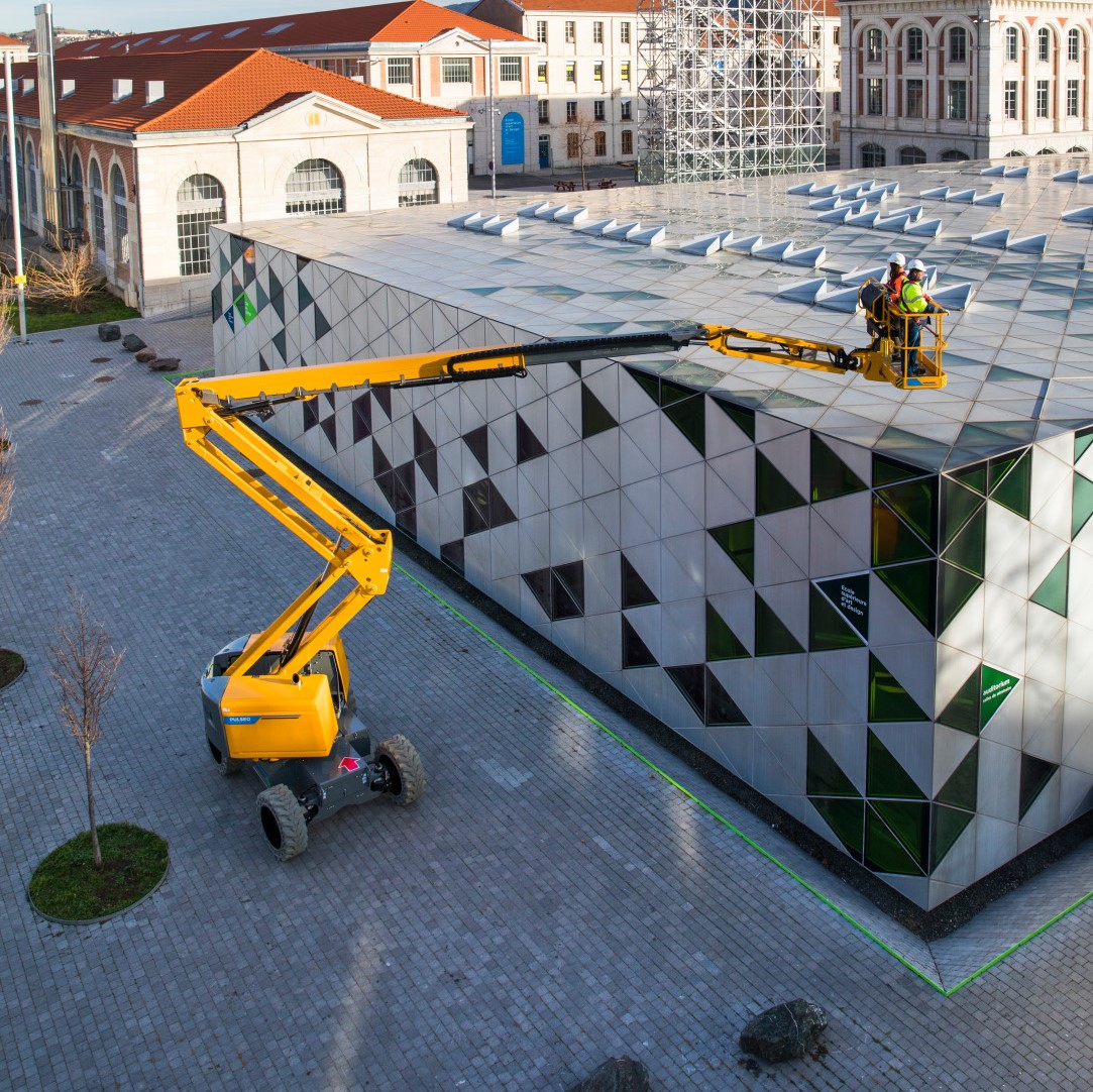 20m Electric Hybrid Articulated Boom Image 3