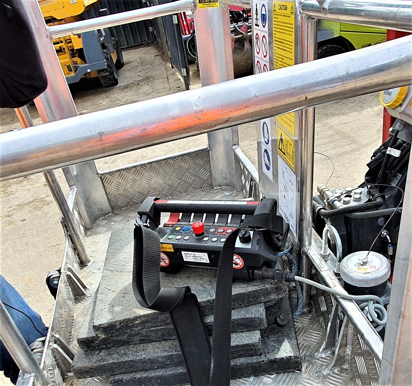 15m Electric Tracked Articulated Boom Image 8