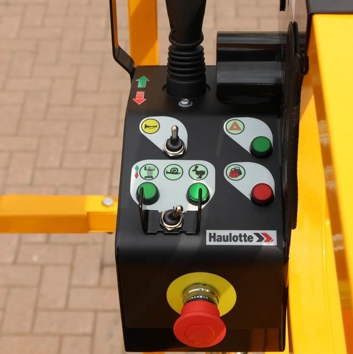 12m Electric Scissor Lift Image 3