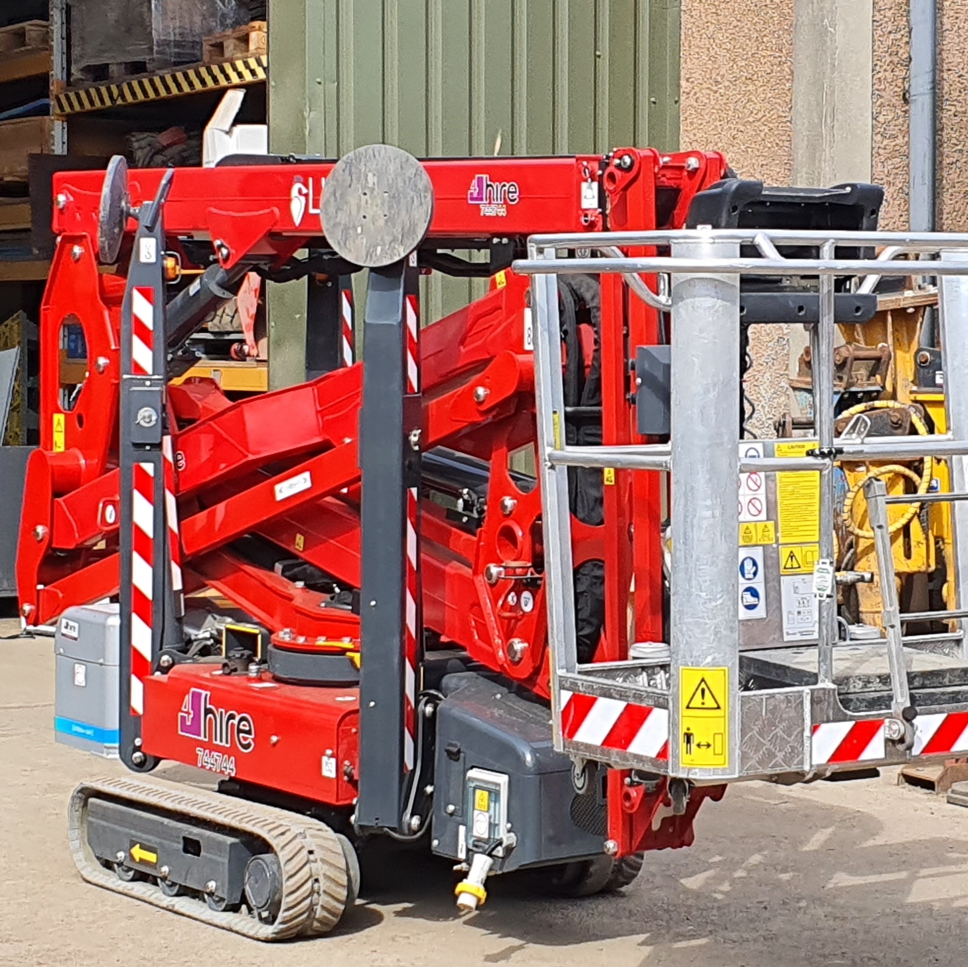 15m Electric Tracked Articulated Boom Image 10