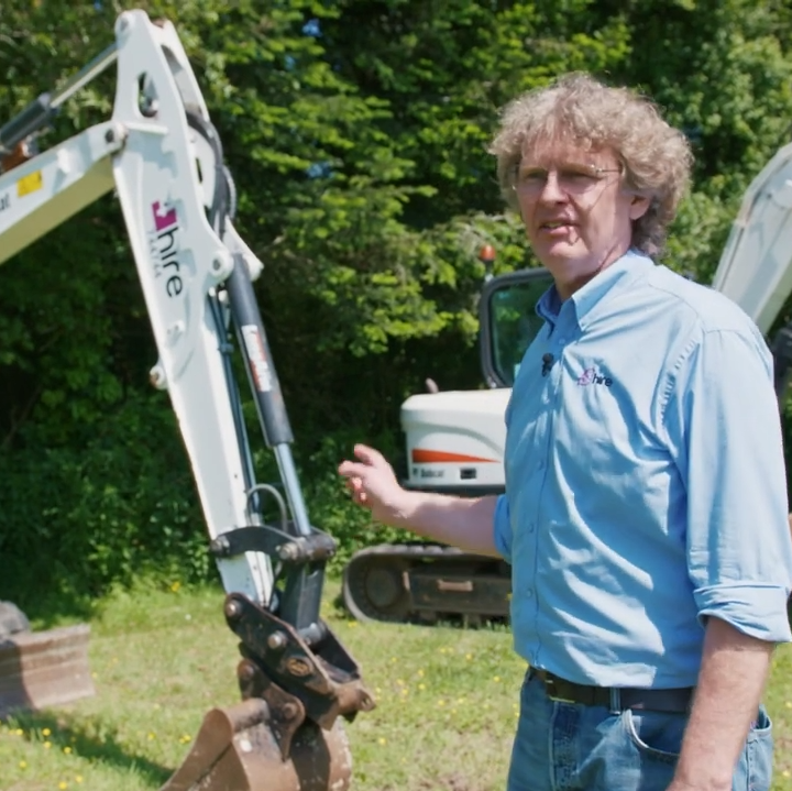 Using Geith hydraulic quick hitches