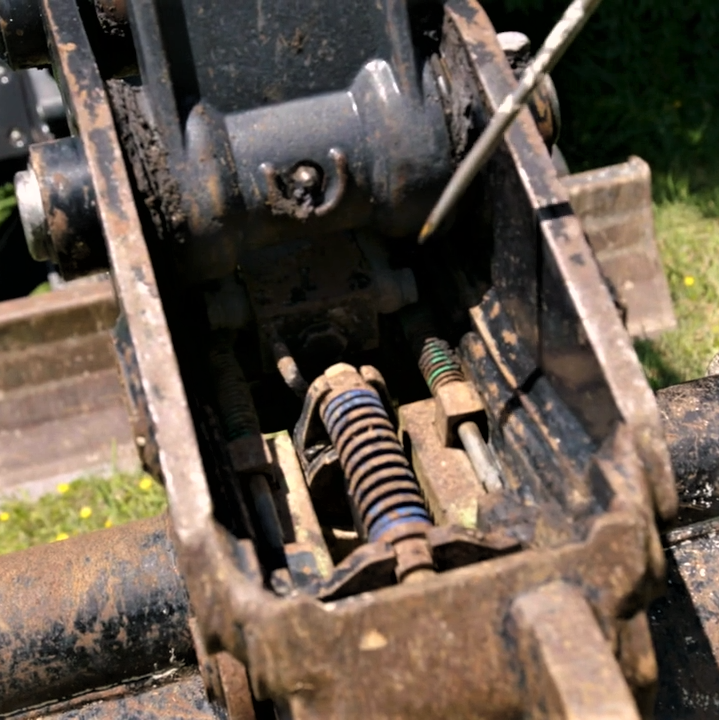 Common problems when changing a Geith Excavator bucket