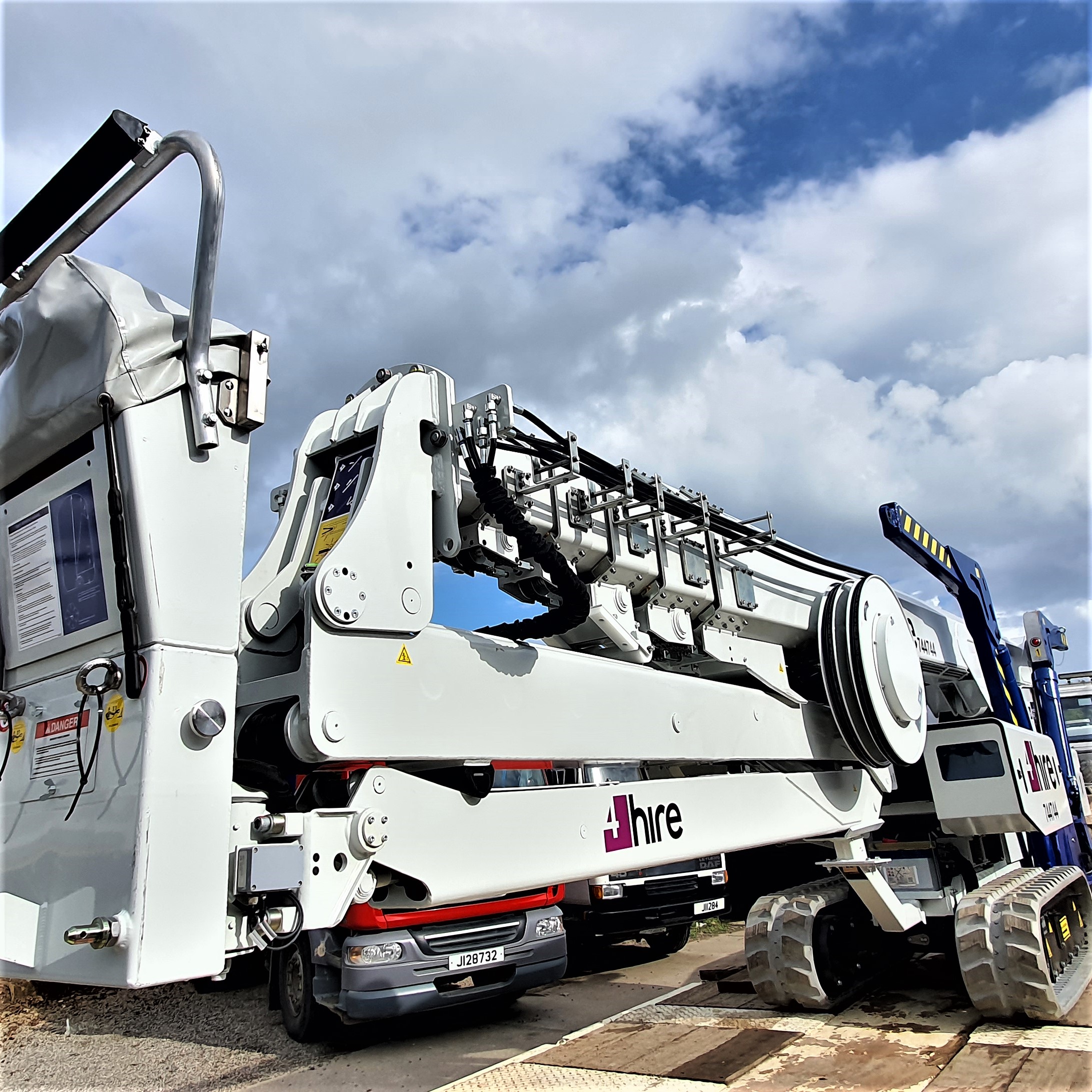 Falcon 42m Double Track Access Platform Image 11