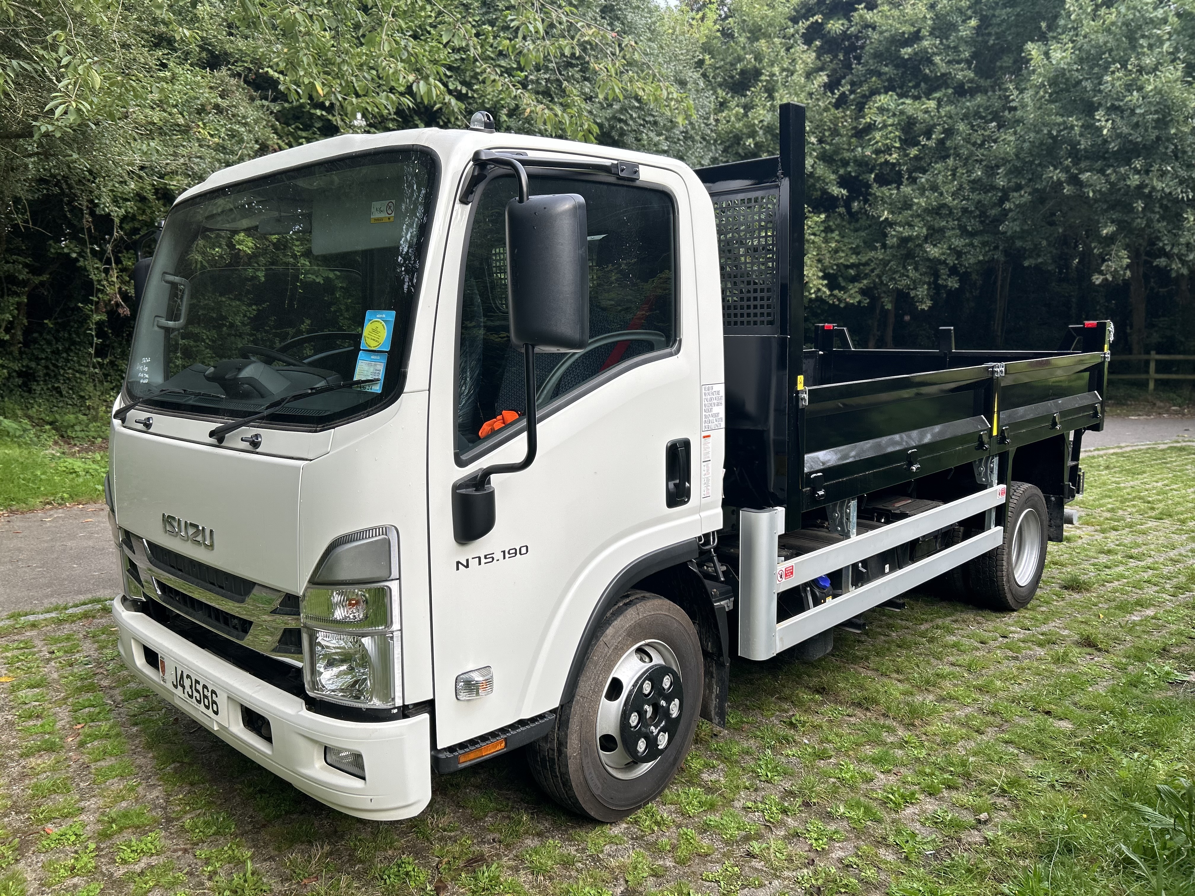 2023 Isuzu 7.5ton N75-190 Tipper Image 2
