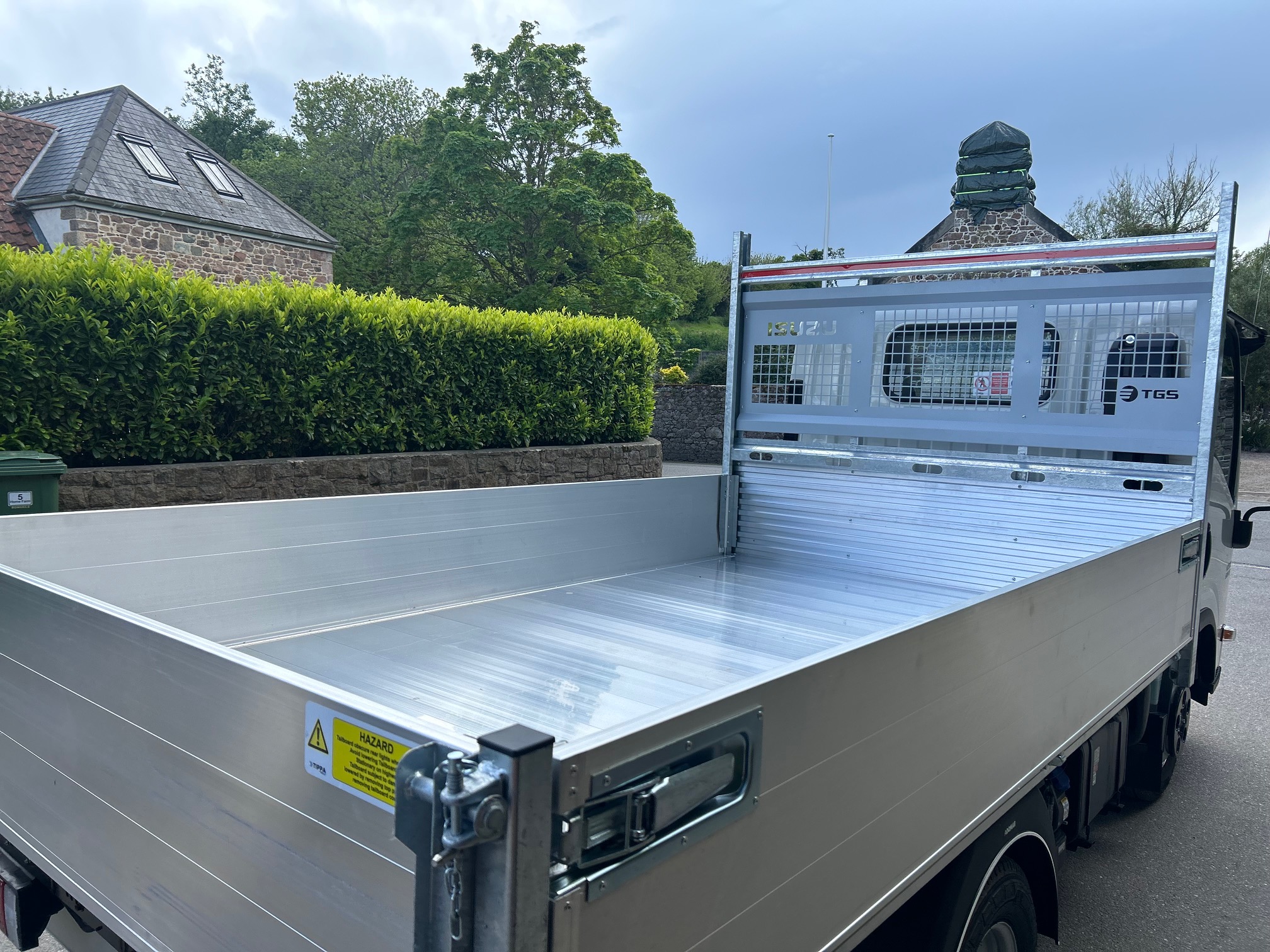 Isuzu N35  125 Grafter Tipper - Ex Hire Fleet Image 6