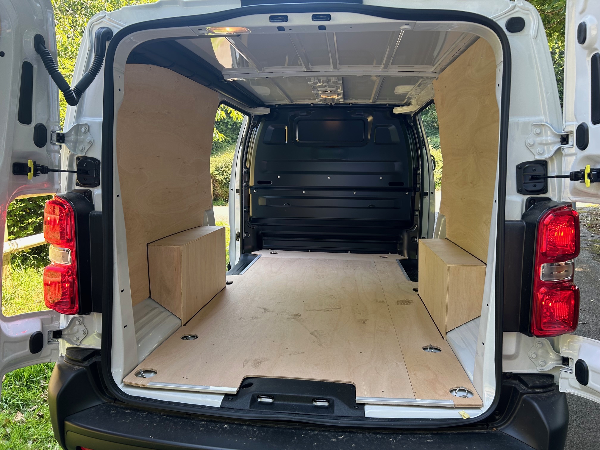 Medium Van Image 2