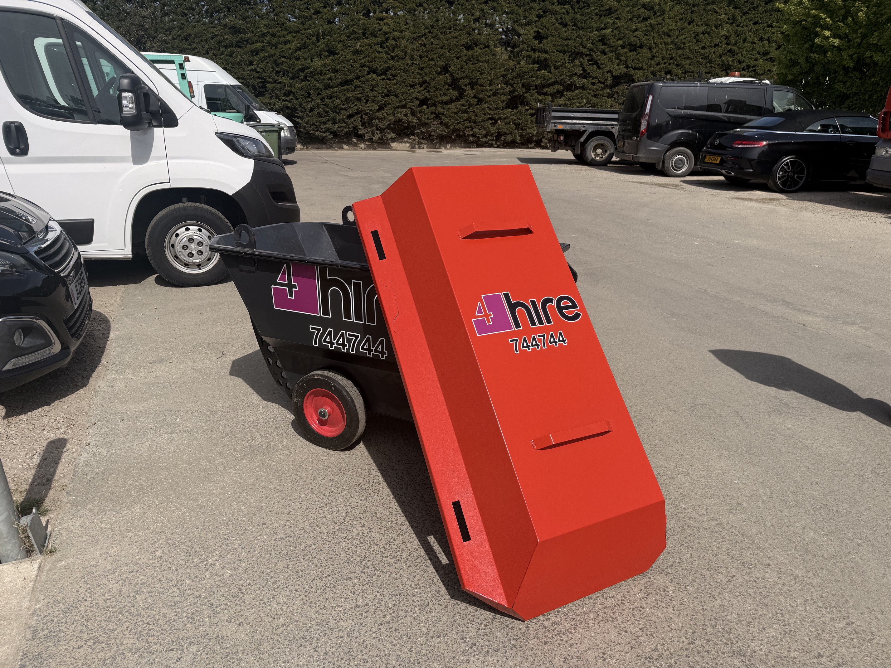 Crane liftable rubble skip Image 3