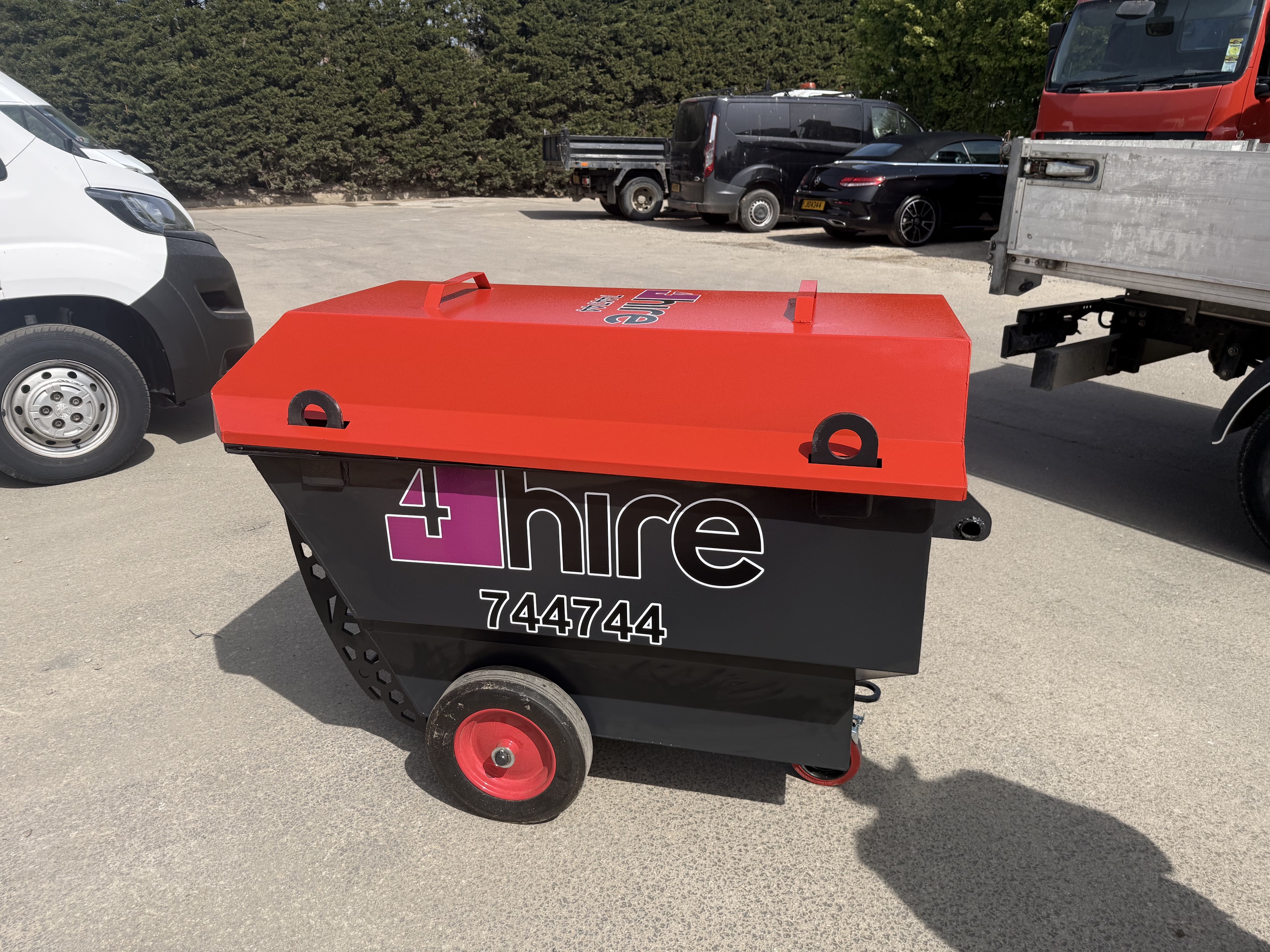 Crane liftable rubble skip Image