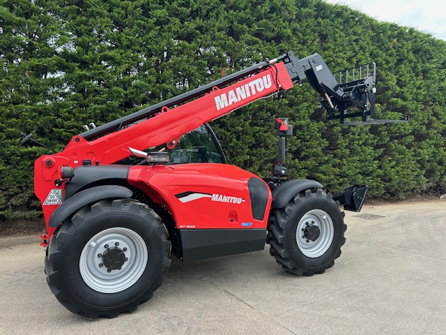 Telehandler 3.3T 10m Image 2