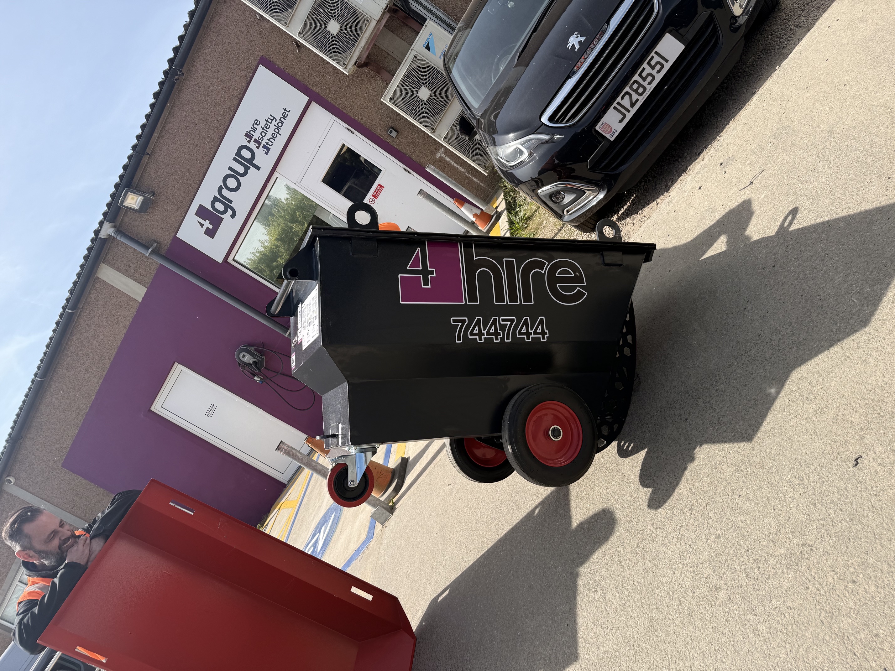 Crane liftable rubble skip Image 2